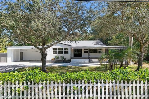 Photo of 216 Bayberry Drive, Plantation, FL 33317 (MLS # F10551446)