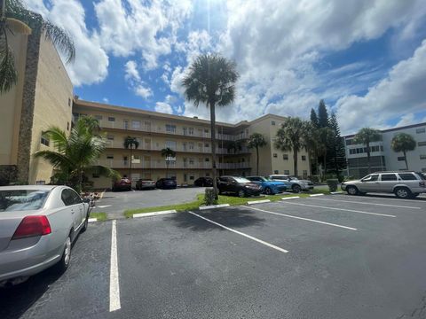 A home in Lauderdale Lakes