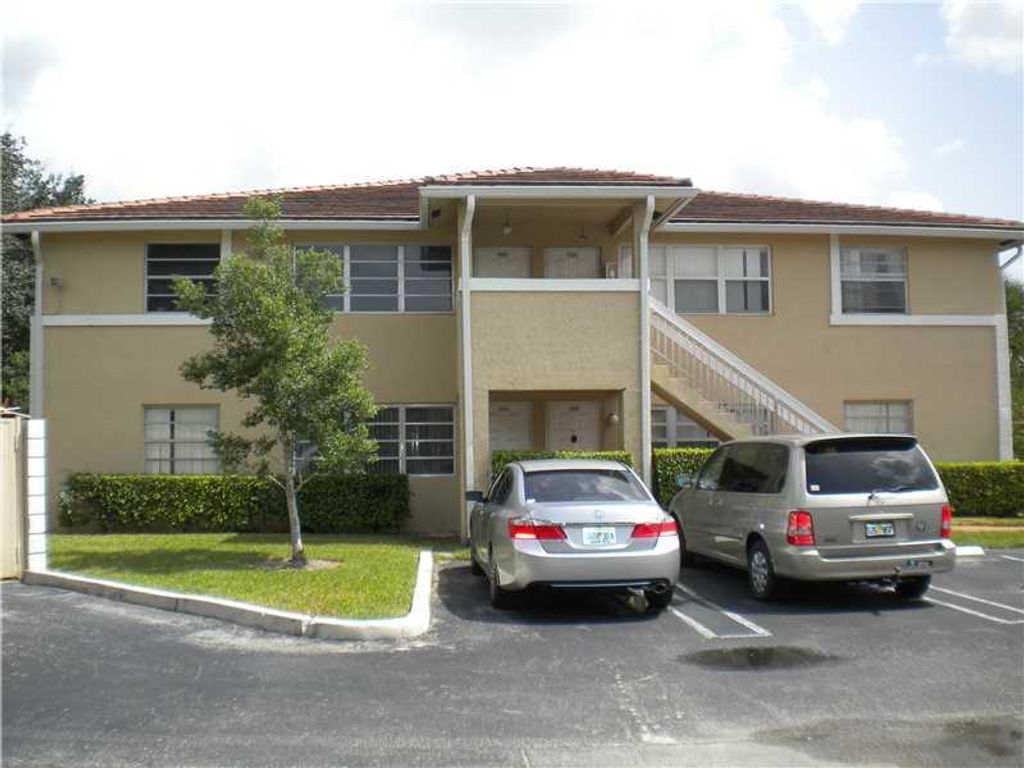 Photo of 1004 Twin Lakes Dr #1004, Coral Springs, FL 33071 (MLS # F10363108)