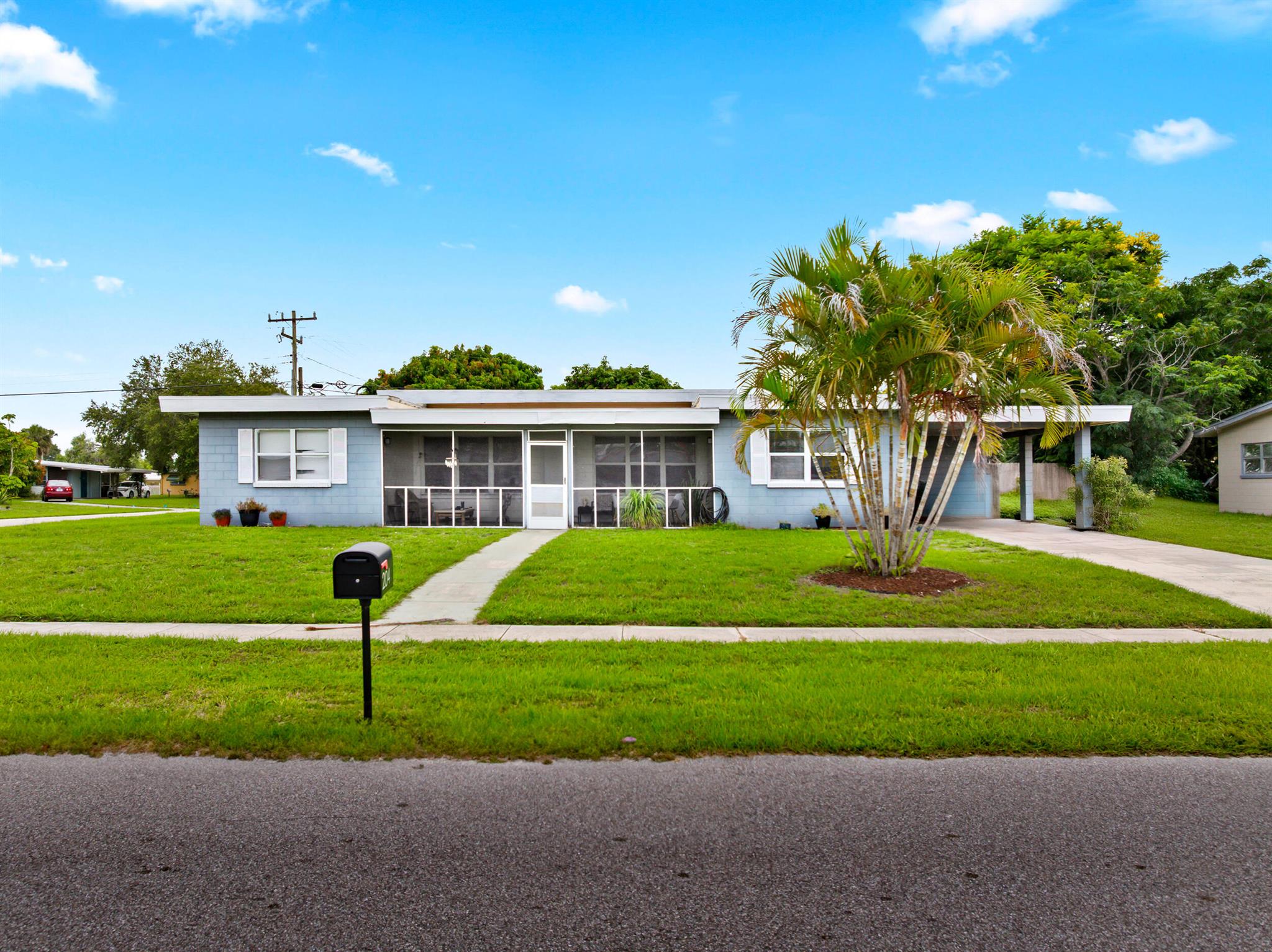 204 NE Entrada Avenue, Port St Lucie, FL, 34952/$329,000 1 204 NE Entrada Avenue