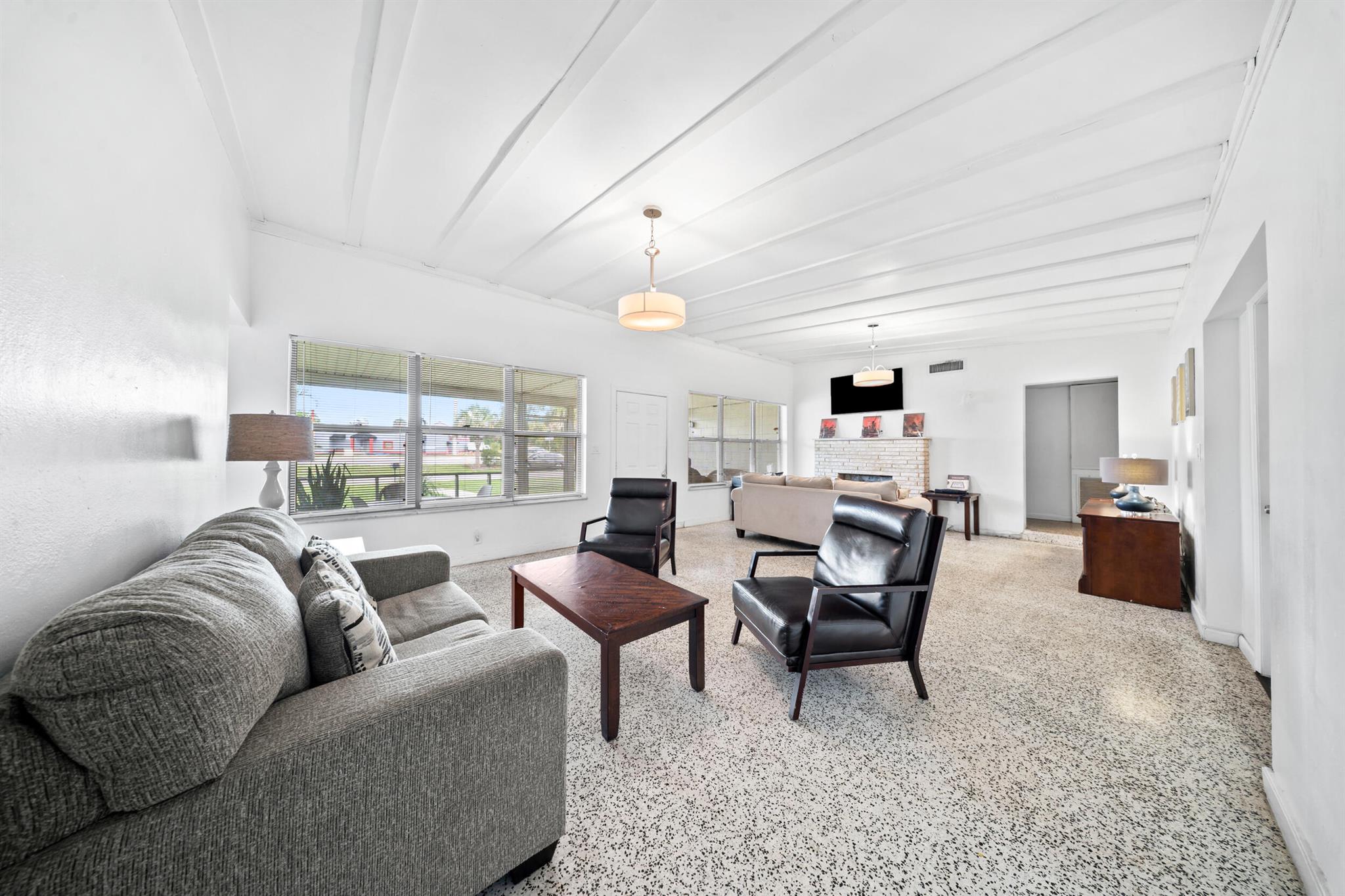 204 NE Entrada Avenue, Port St Lucie, FL, 34952/$329,000 3 204 NE Entrada Avenue