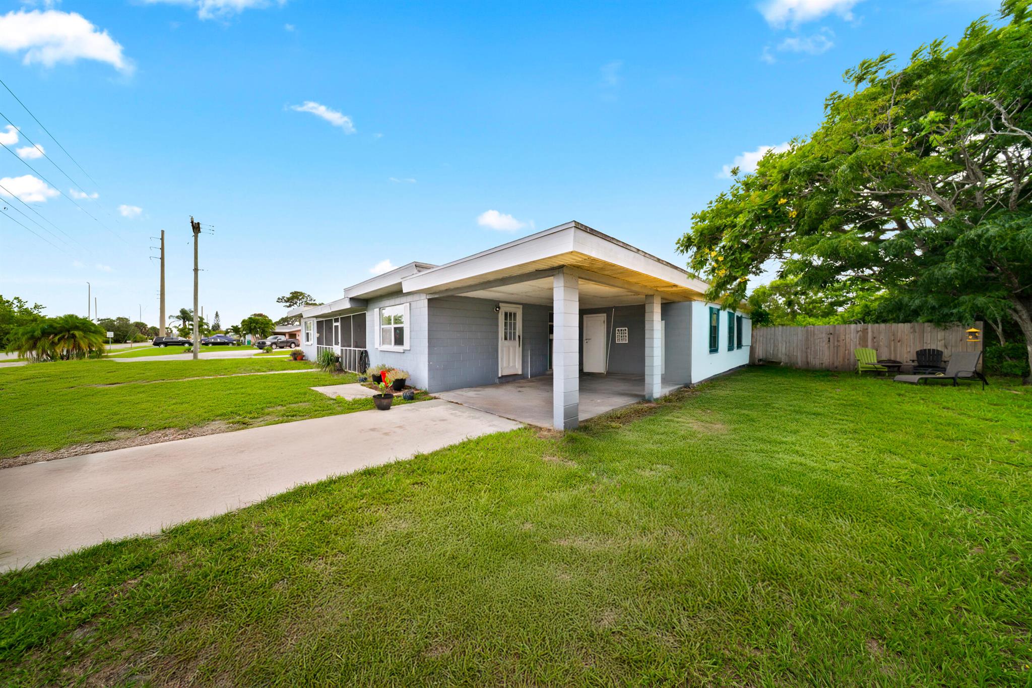 204 NE Entrada Avenue, Port St Lucie, FL, 34952/$329,000 2 204 NE Entrada Avenue