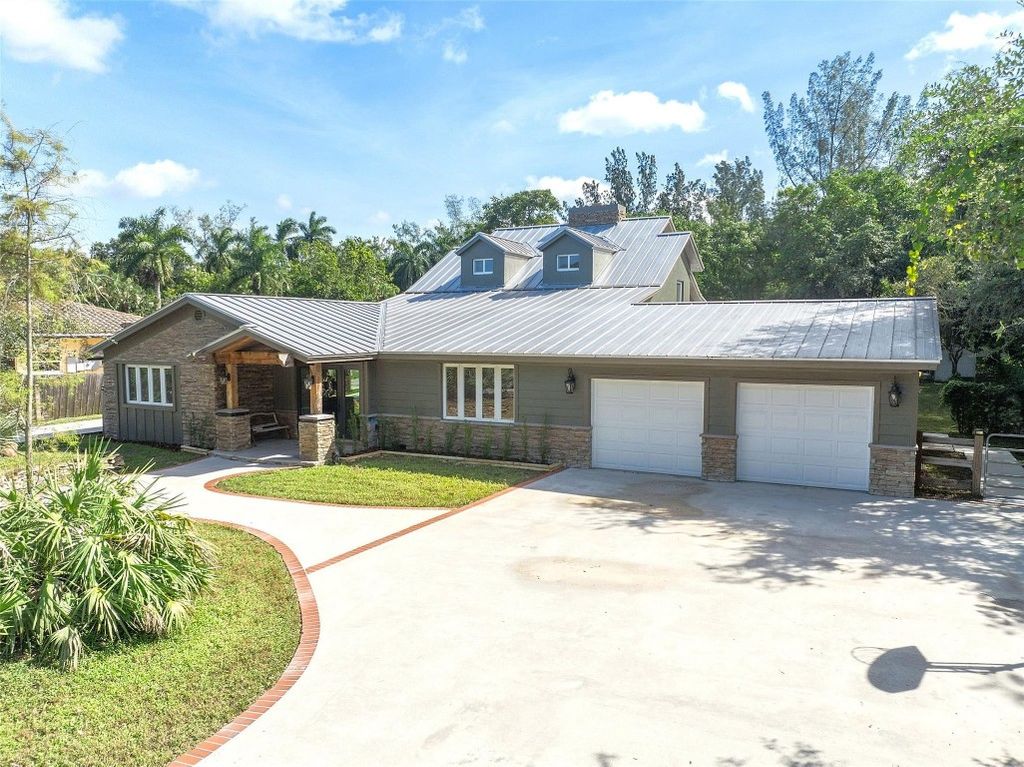Photo of 400 Farmington Drive, Plantation, FL 33317 (MLS # F10548002)