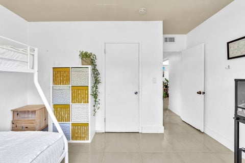 Tiny photo for 721 FAIRWAY Drive, Plantation, FL 33317 (MLS # B26064919)