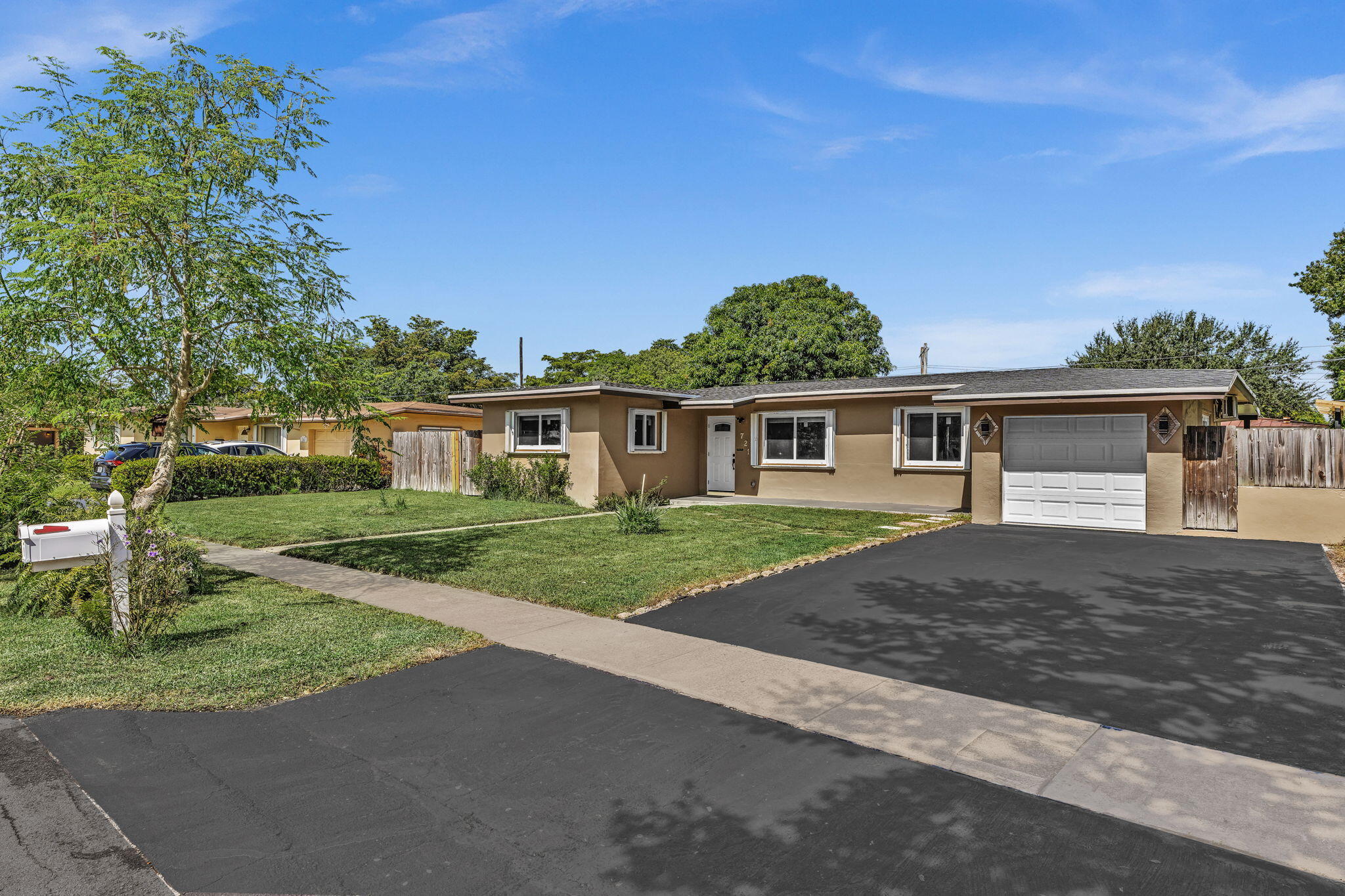 721 FAIRWAY Drive