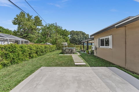 Tiny photo for 721 FAIRWAY Drive, Plantation, FL 33317 (MLS # B26064919)