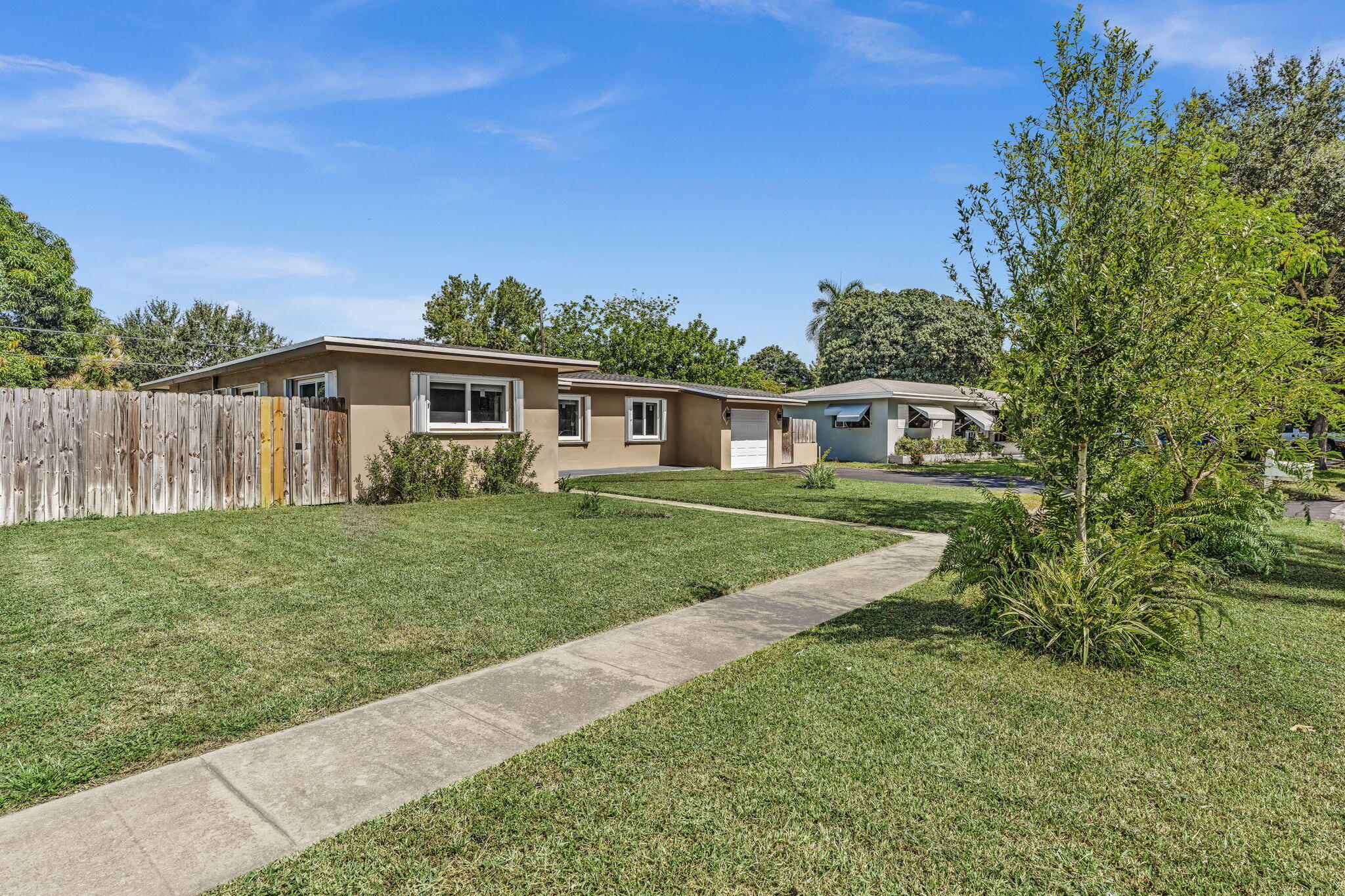 721 FAIRWAY Drive