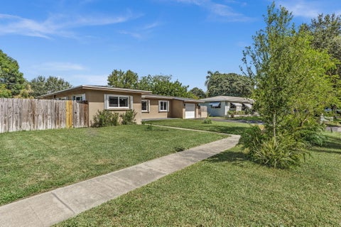 Tiny photo for 721 FAIRWAY Drive, Plantation, FL 33317 (MLS # B26064919)