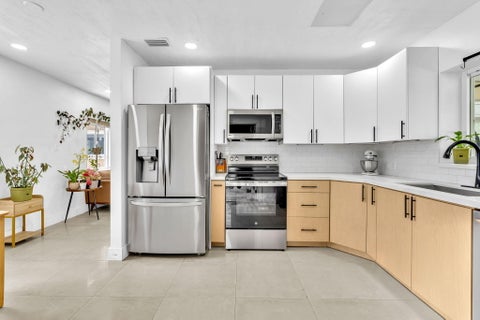 Tiny photo for 721 FAIRWAY Drive, Plantation, FL 33317 (MLS # B26064919)