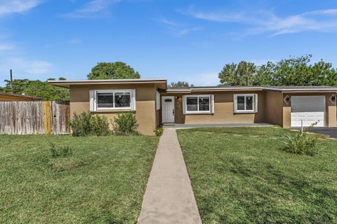 Tiny photo for 721 FAIRWAY Drive, Plantation, FL 33317 (MLS # B26064919)