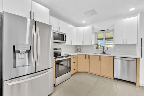 Tiny photo for 721 FAIRWAY Drive, Plantation, FL 33317 (MLS # B26064919)