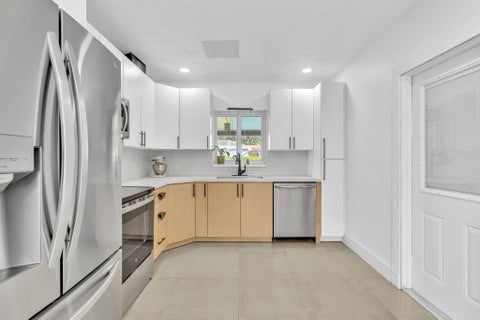 Tiny photo for 721 FAIRWAY Drive, Plantation, FL 33317 (MLS # B26064919)