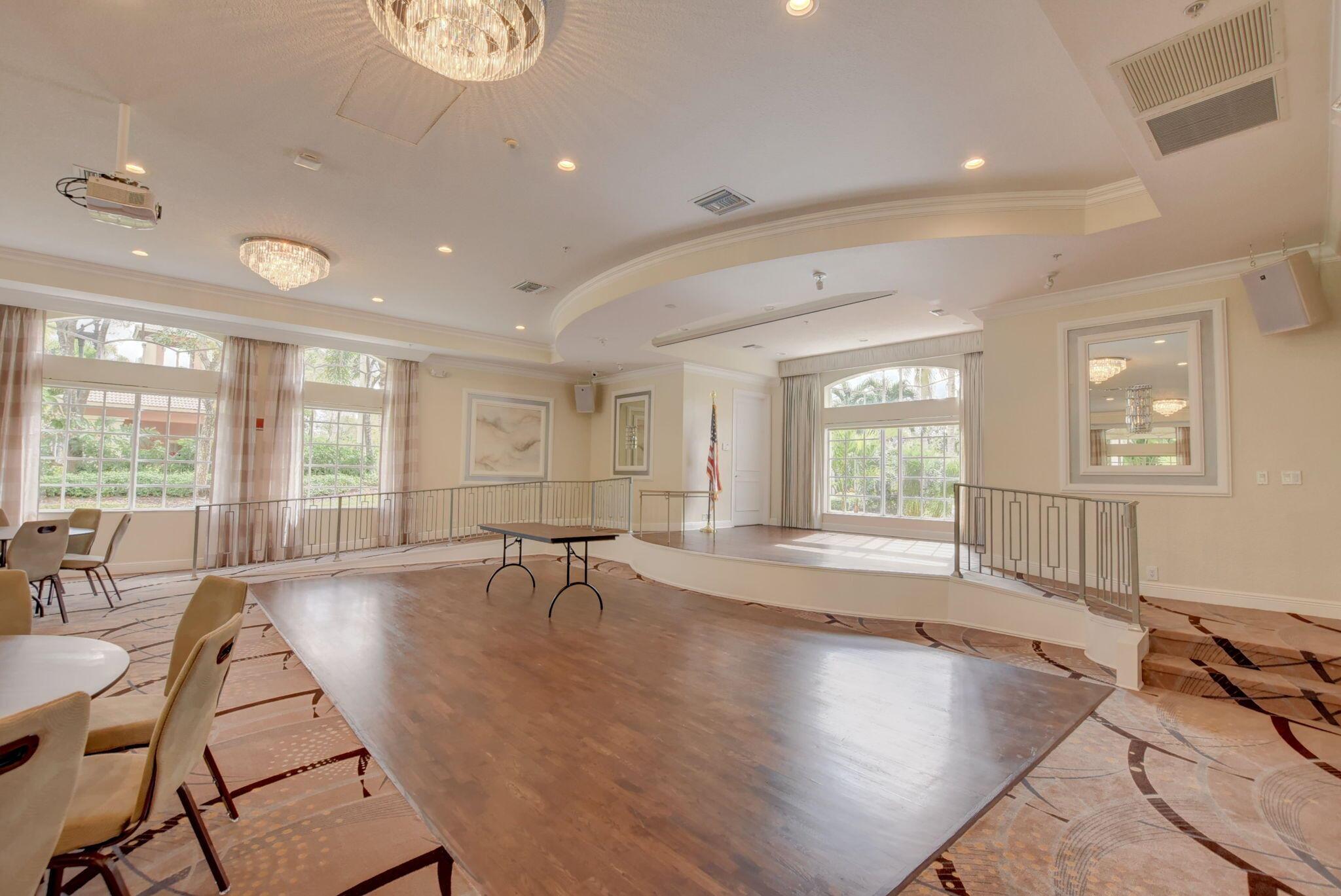 MIZNER FALLS - Residential