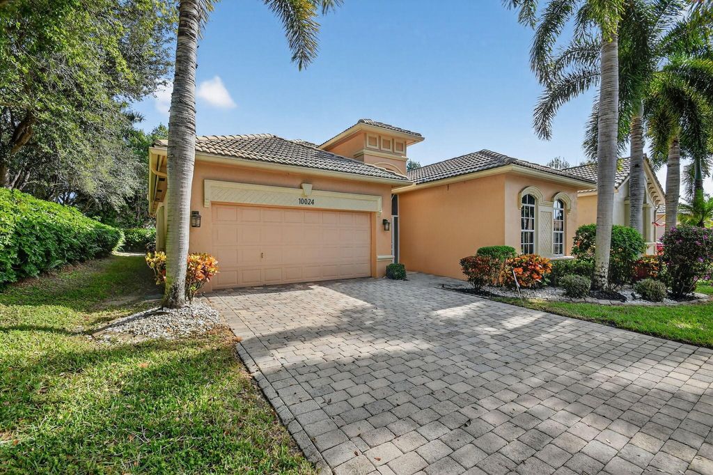 Photo of 10024 Armani Drive, Boynton Beach, FL 33437 (MLS # R11149118)
