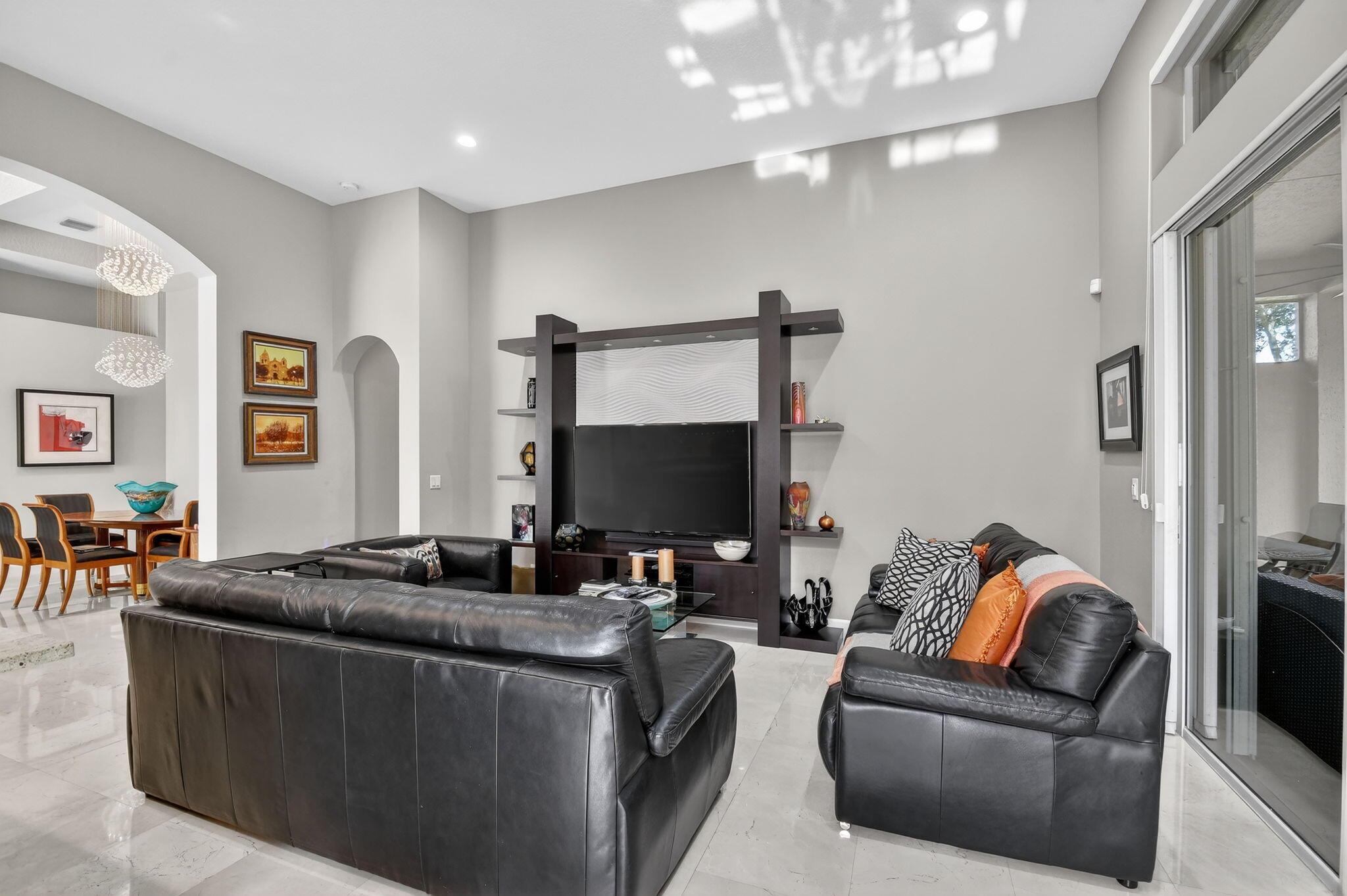 MIZNER FALLS - Residential