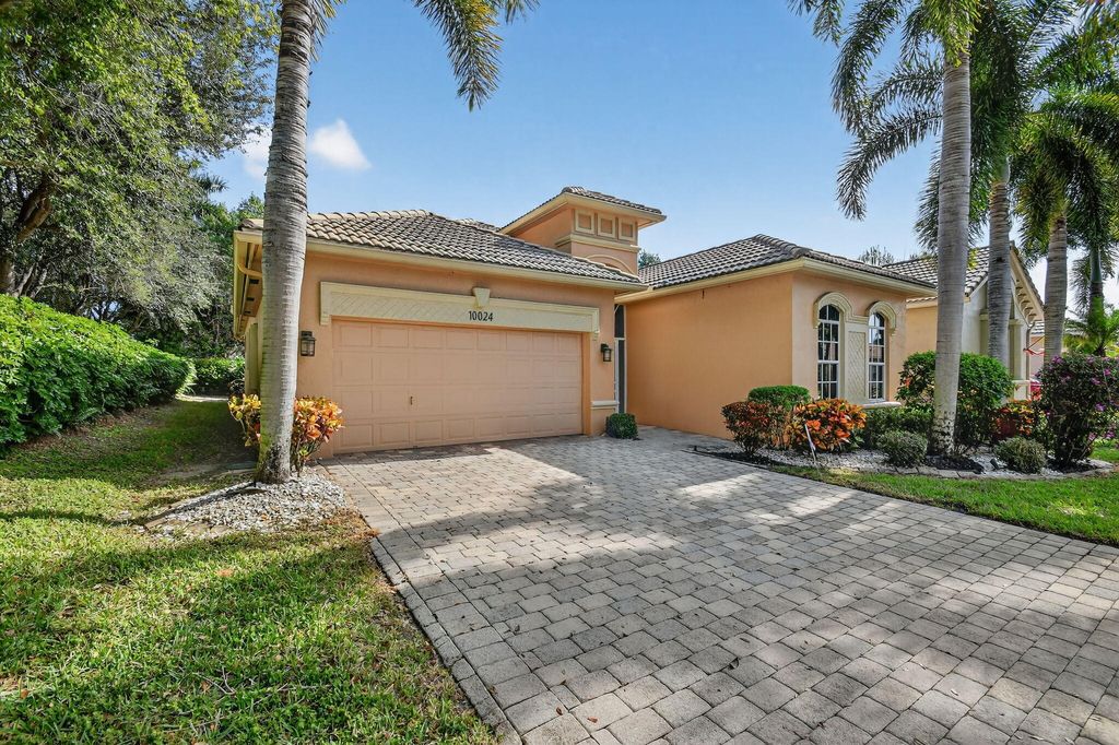 Photo of 10024 Armani Drive, Boynton Beach, FL 33437 (MLS # R11149118)
