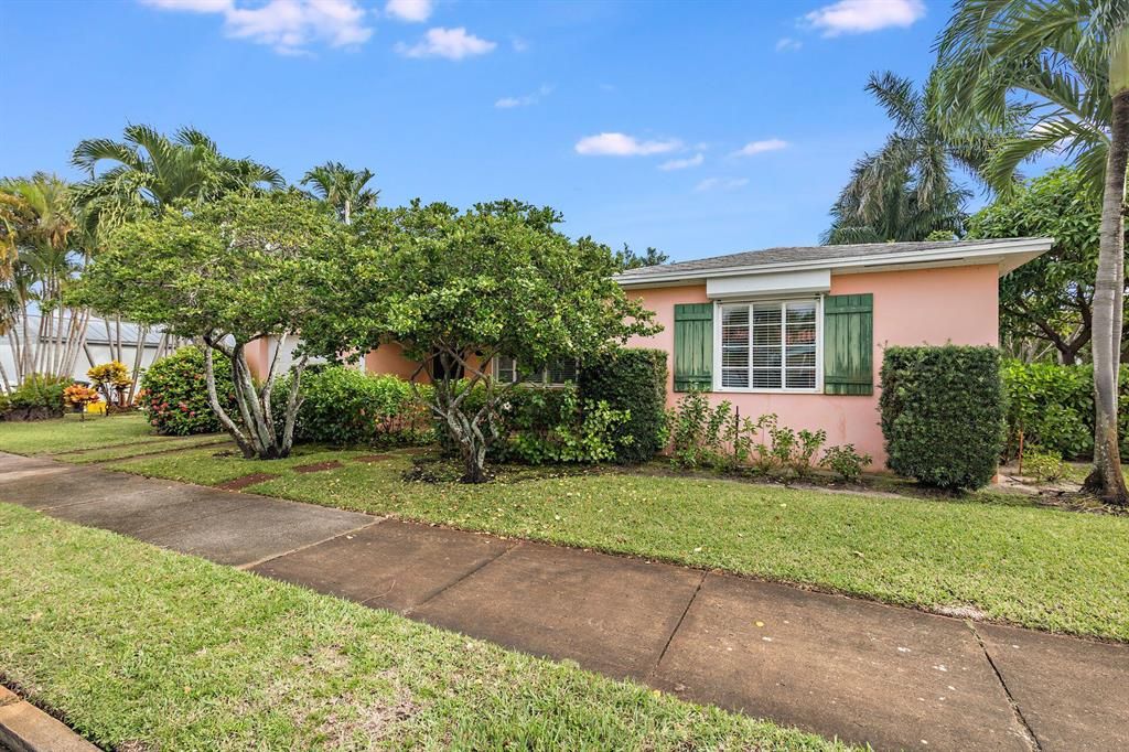 Photo of 6914 Washington Road, West Palm Beach, FL 33405 (MLS # R10763301)