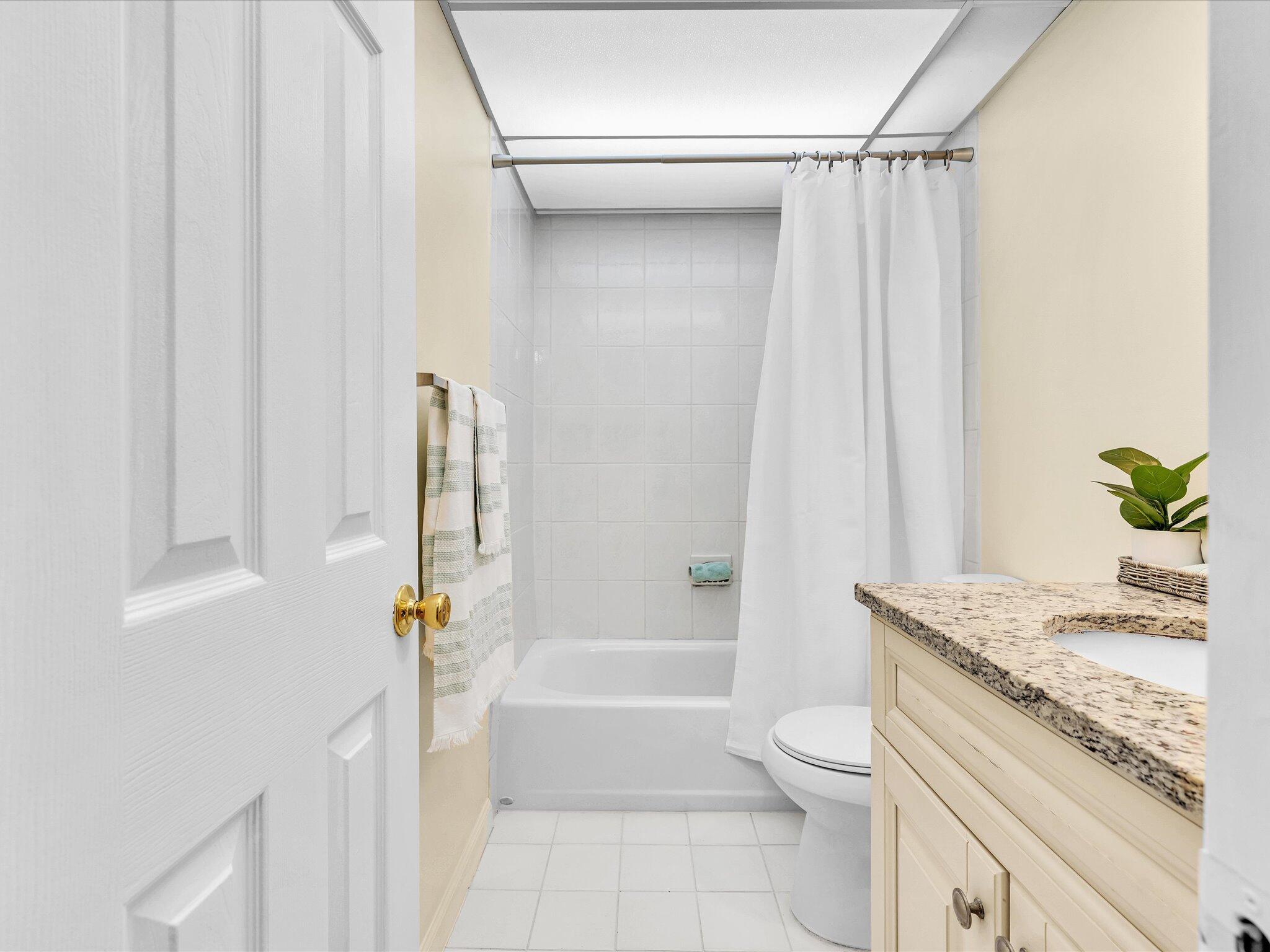 SPANISH OAKS CONDO - Residential Lease