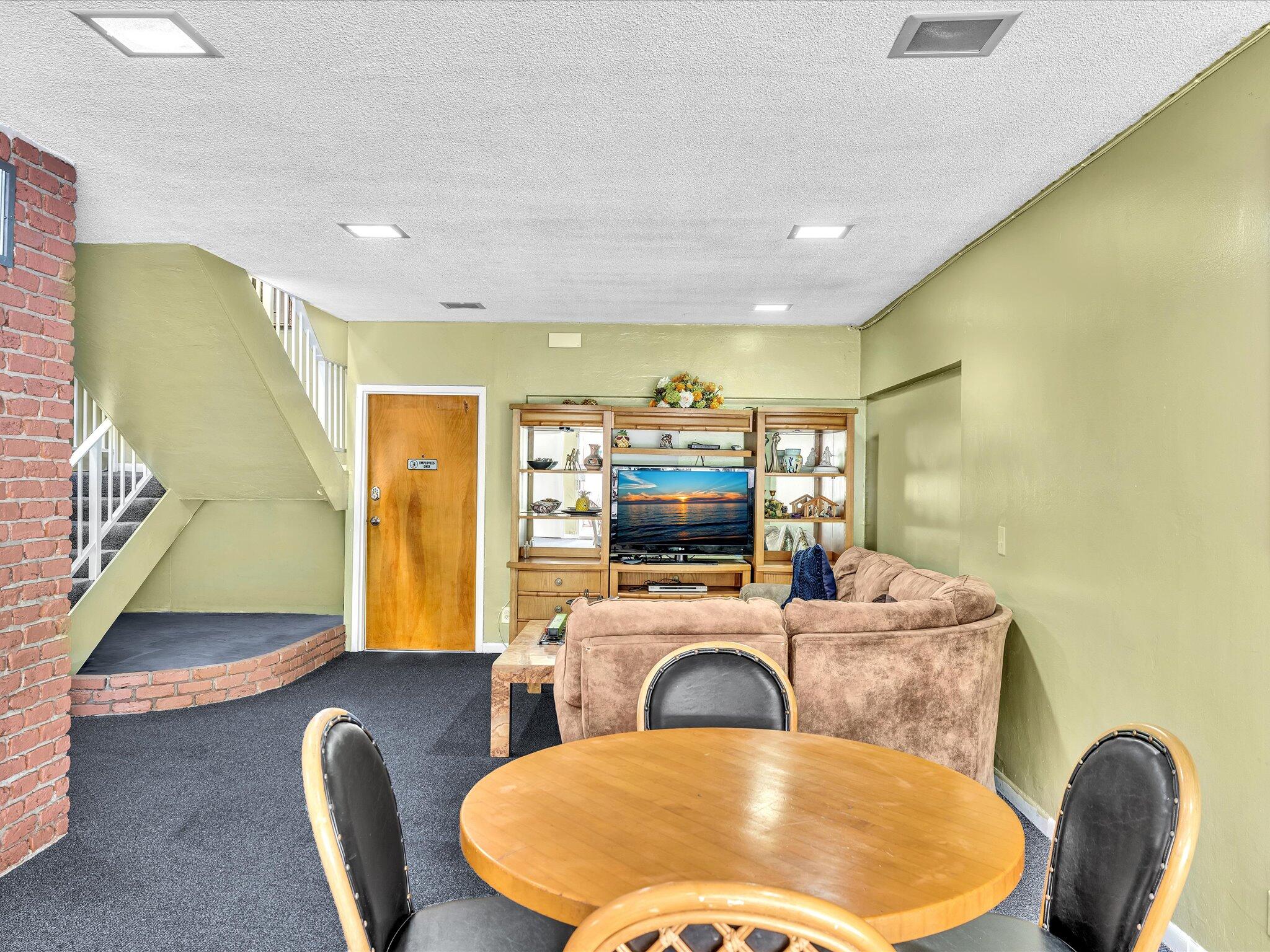 SPANISH OAKS CONDO - Residential Lease