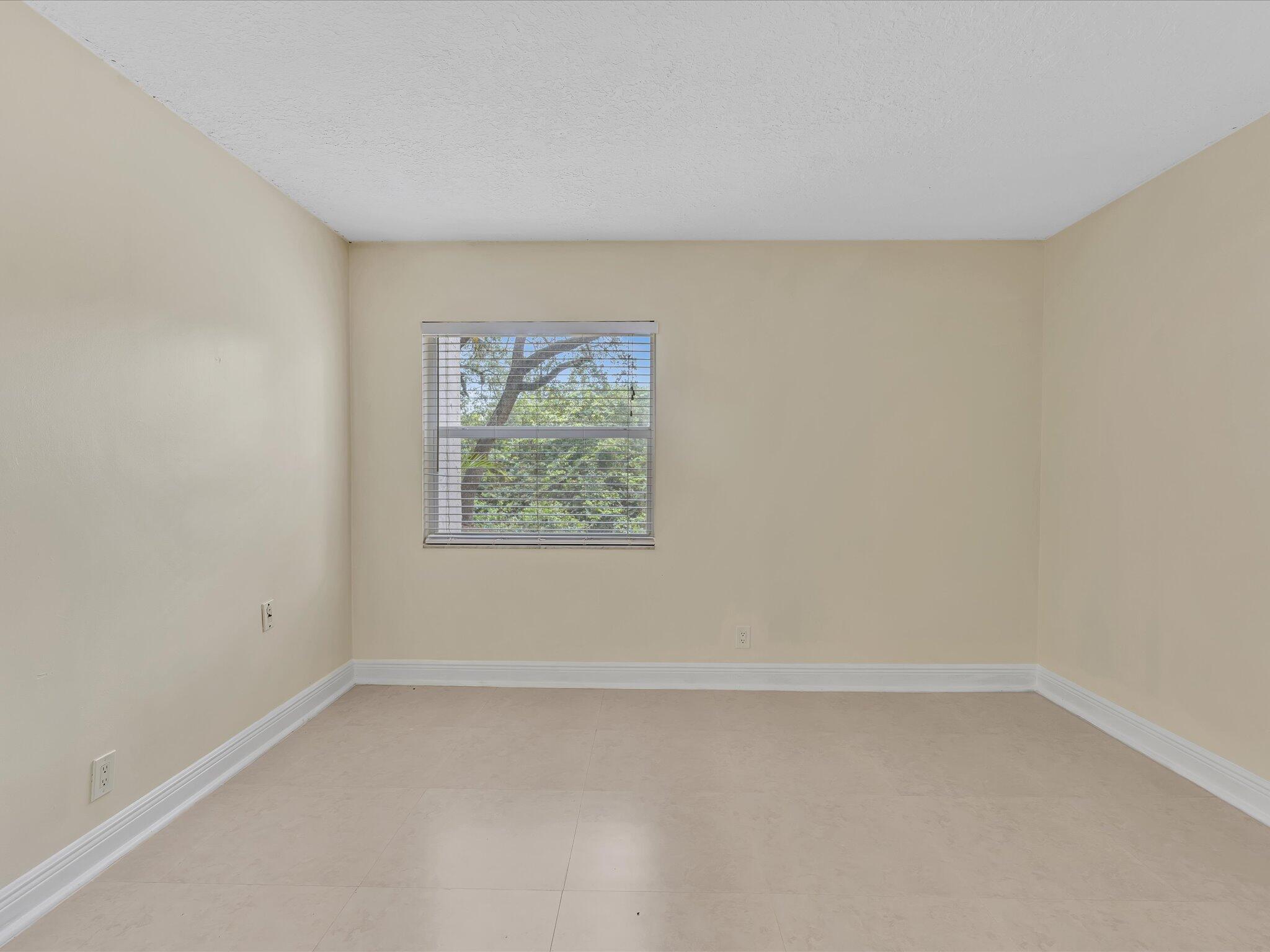 SPANISH OAKS CONDO - Residential Lease