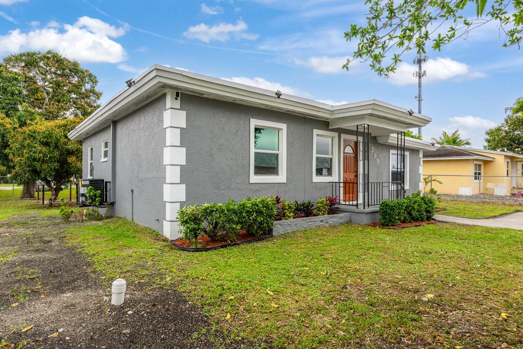 Photo of 217 NW 14th Street, Belle Glade, FL 33430 (MLS # B26005434)