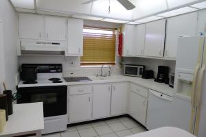 CRESTHAVEN VILLAS CONDO 26 - Residential