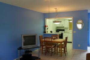 CRESTHAVEN VILLAS CONDO 26 - Residential