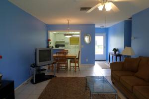 CRESTHAVEN VILLAS CONDO 26 - Residential