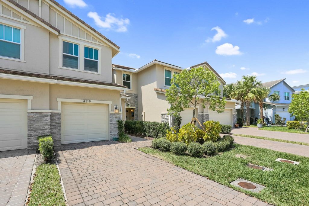 Photo of 4319 Veleiros Avenue, Deerfield Beach, FL 33064 (MLS # R11076795)