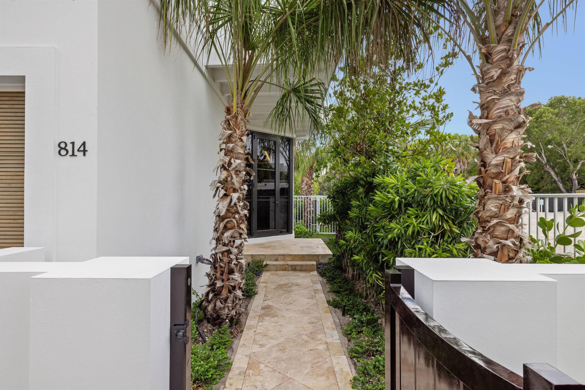 814 Palm Trail