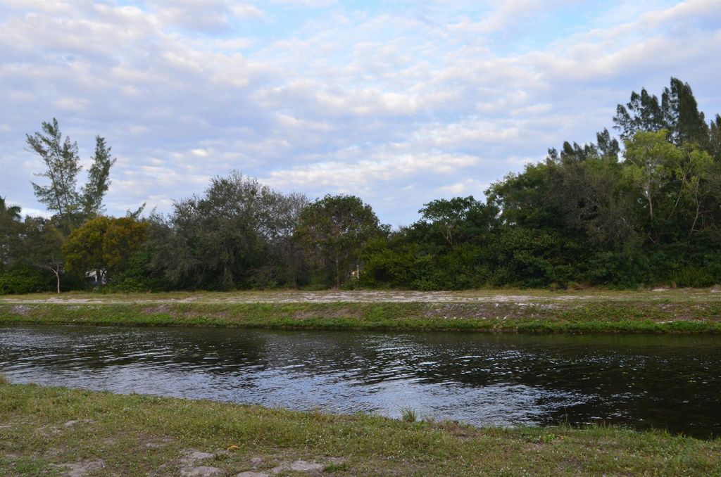 Photo of 1916 Via Sofia, Boynton Beach, FL 33426 (MLS # R10949030)