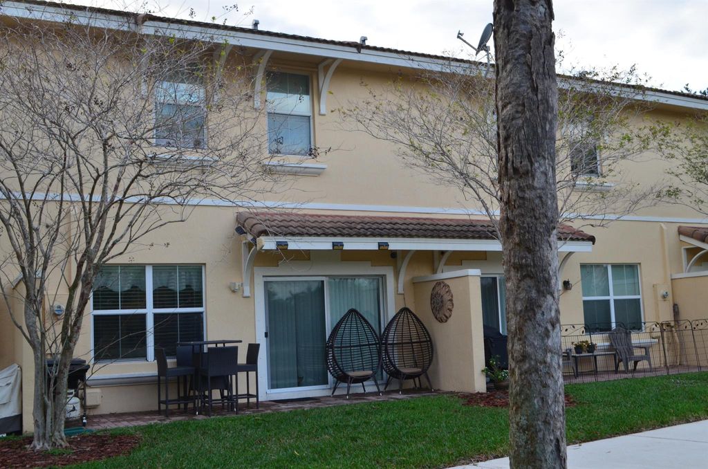 Photo of 1916 Via Sofia, Boynton Beach, FL 33426 (MLS # R10949030)