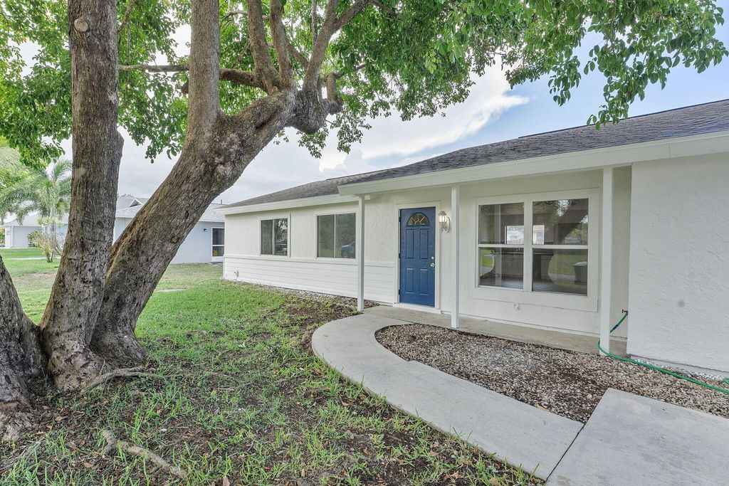 Photo of 1041 SE Spinnaker Ave, Port Saint Lucie, FL 34983 (MLS # R11104375)