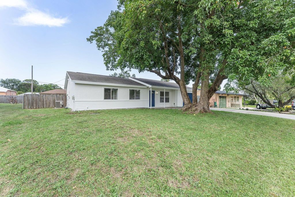 Photo of 1041 SE Spinnaker Ave, Port Saint Lucie, FL 34983 (MLS # R11104375)