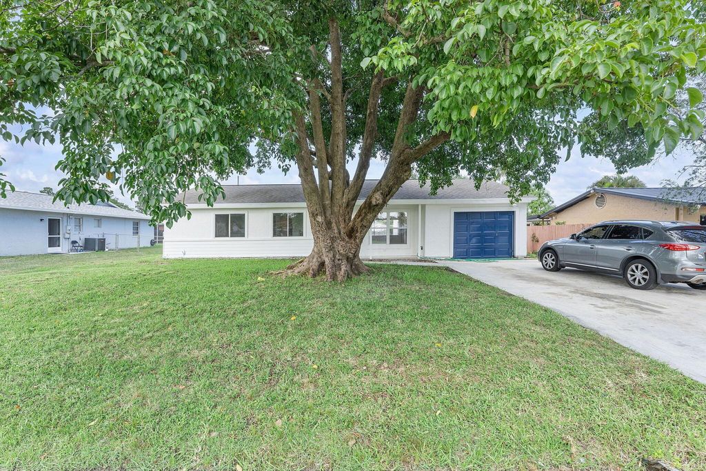 Photo of 1041 SE Spinnaker Ave, Port Saint Lucie, FL 34983 (MLS # R11104375)