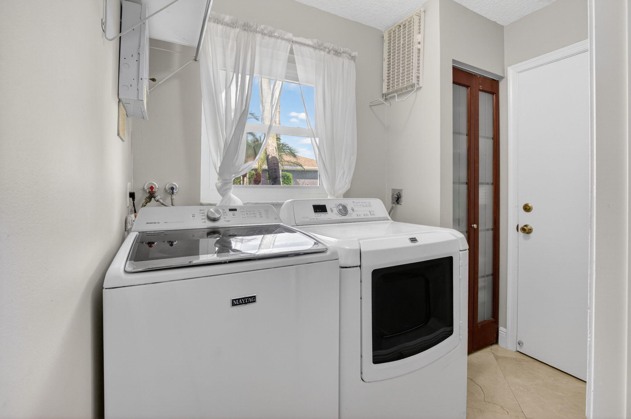RAINBOW LAKES - Residential