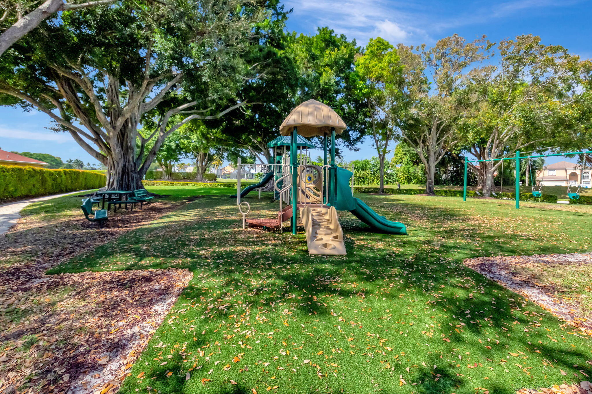 RAINBOW LAKES - Residential