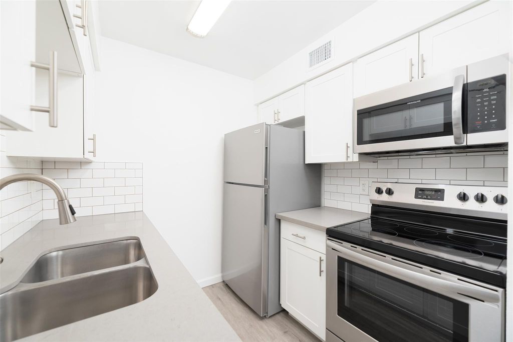 Photo of 1401 NE 17th Court #207, Fort Lauderdale, FL 33305 (MLS # F10548015)