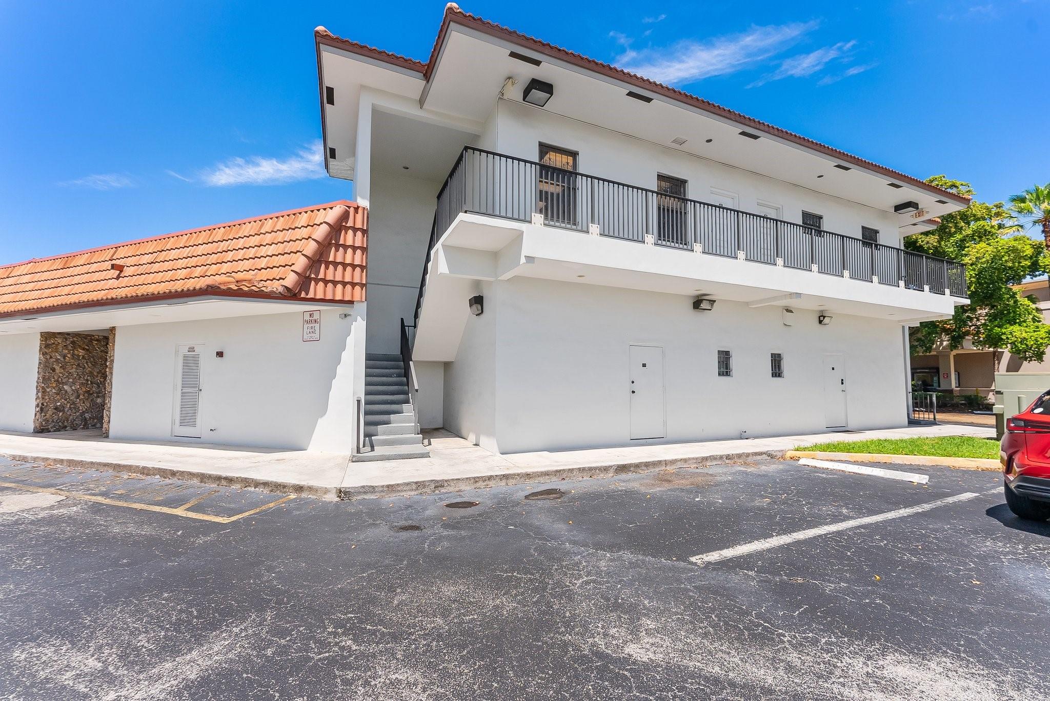 Discover the perfect commercial office space at 201 North University Drive #17B, Plantation, FL. This private second-story walk-up offers 850 square feet, providing ample room for your small business. Located conveniently close to 595, the Turnpike, and the bustling Plantation Walk, this prime location ensures easy access for both clients and employees. The office space is designed to maximize functionality, with a well-appointed bathroom and a versatile open floor plan that can be tailored to suit your professional needs. Whether you're looking to expand your current business or establish a new venture, this space offers an inviting and professional atmosphere to inspire success and productivity. Don't miss the opportunity to elevate your business in this vibrant location.