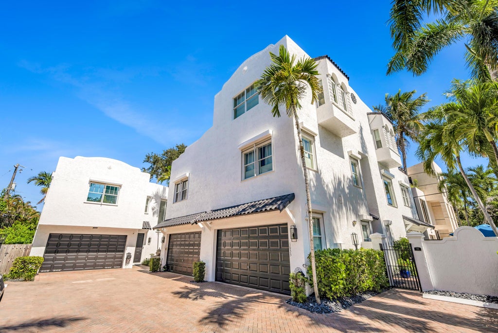 Photo of 1627 E BROWARD Boulevard, Fort Lauderdale, FL 33301 (MLS # B26089830)