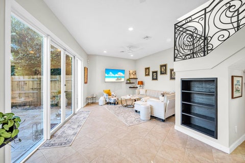 Tiny photo for 1627 E Broward Boulevard, Fort Lauderdale, FL 33301 (MLS # B26089830)