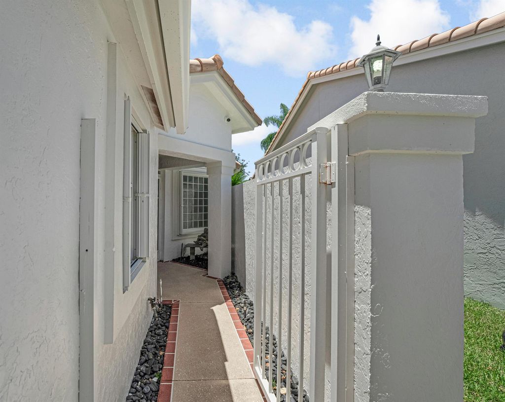 Photo of 9703 Harbour Lake Circle, Boynton Beach, FL 33437 (MLS # R11082337)