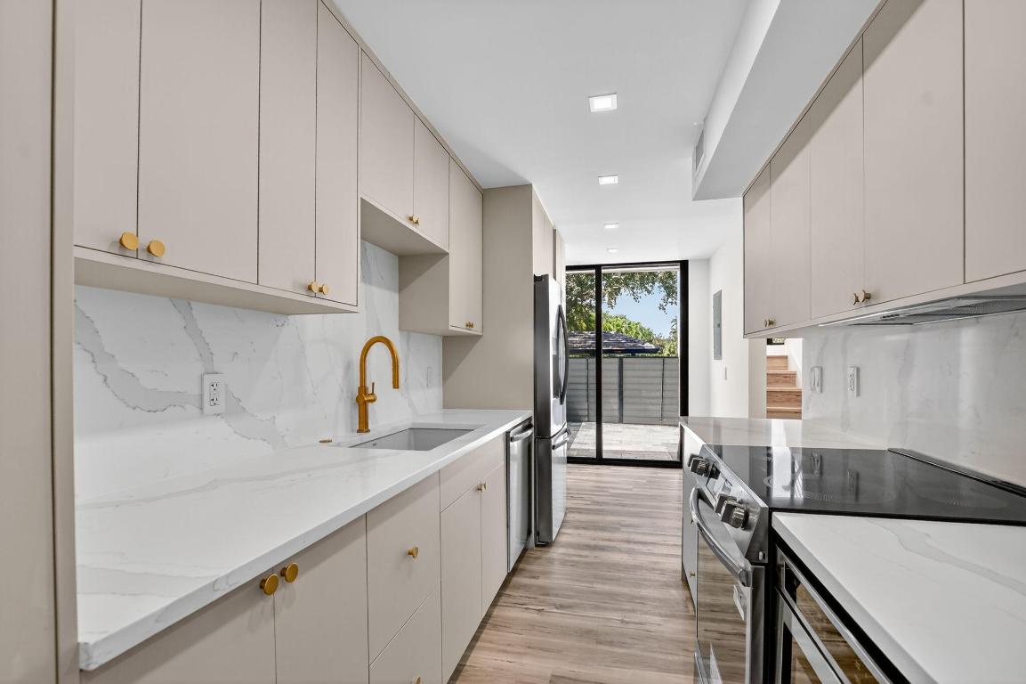 3402 Bridgewood Drive