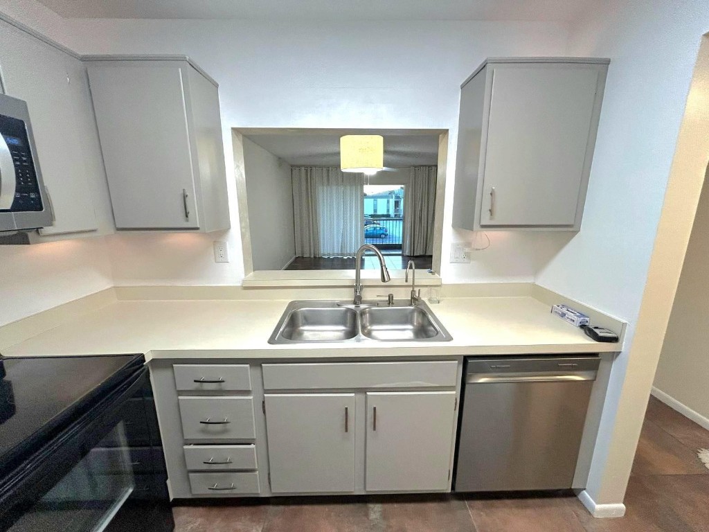 RAMBLEWOOD EAST CONDO - Residential Lease