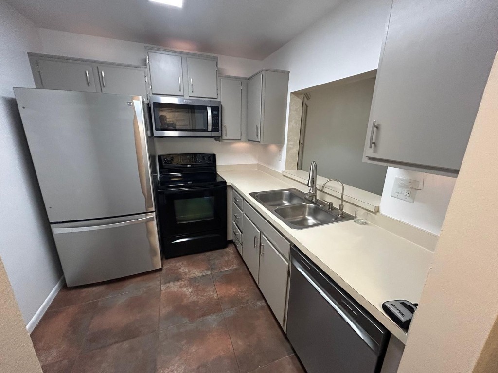 RAMBLEWOOD EAST CONDO - Residential Lease