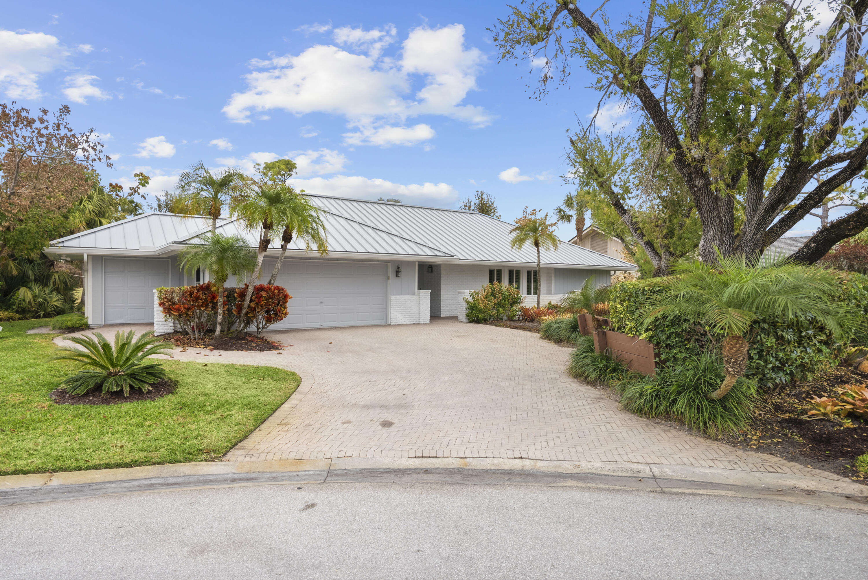 6061 SE Medinah Lane