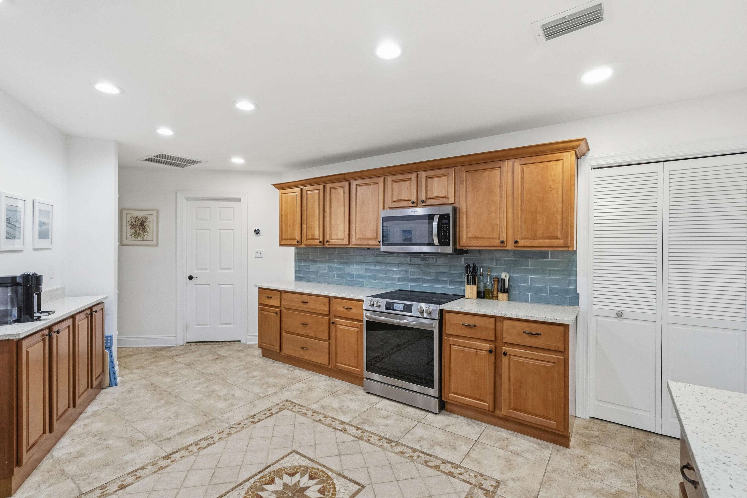 MARINER SANDS COUNTRY CLUB - Residential