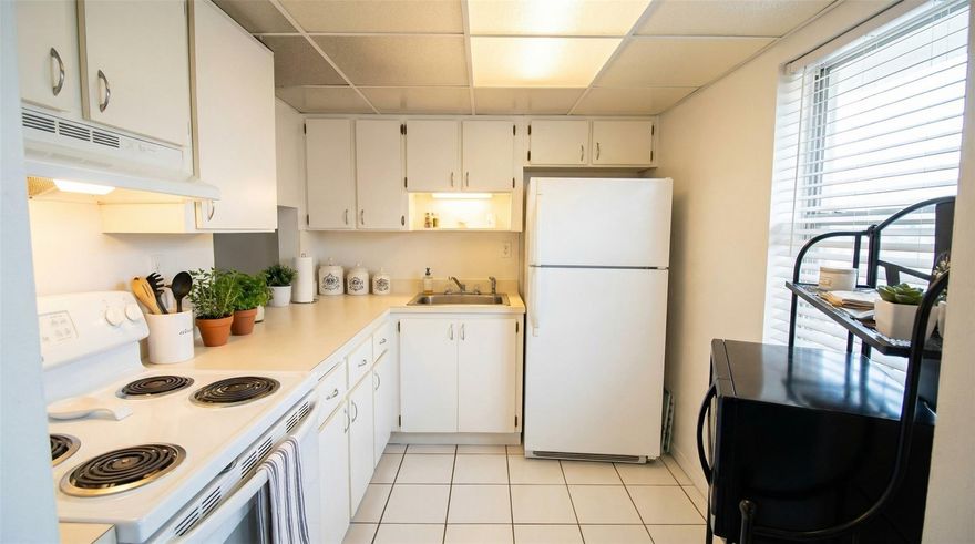 Spacious 1 Bed / 1 Bath First-Floor Condo! This well-maintained unit offers a generously sized living area with ceramic tile and laminate flooring throughout for easy maintenance and a clean, modern look. Enjoy the convenience of a community laundry facility, an assigned parking space, and ample guest parking. Ideally located near major highways, shopping centers, dining options, schools, and houses of worship—everything you need is just minutes away!
Unit with tenant until 01/02/2026.