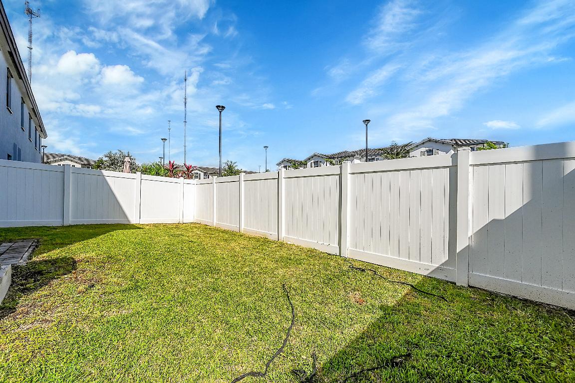 VIEWPOINT AT VISTA LAGO - Residential