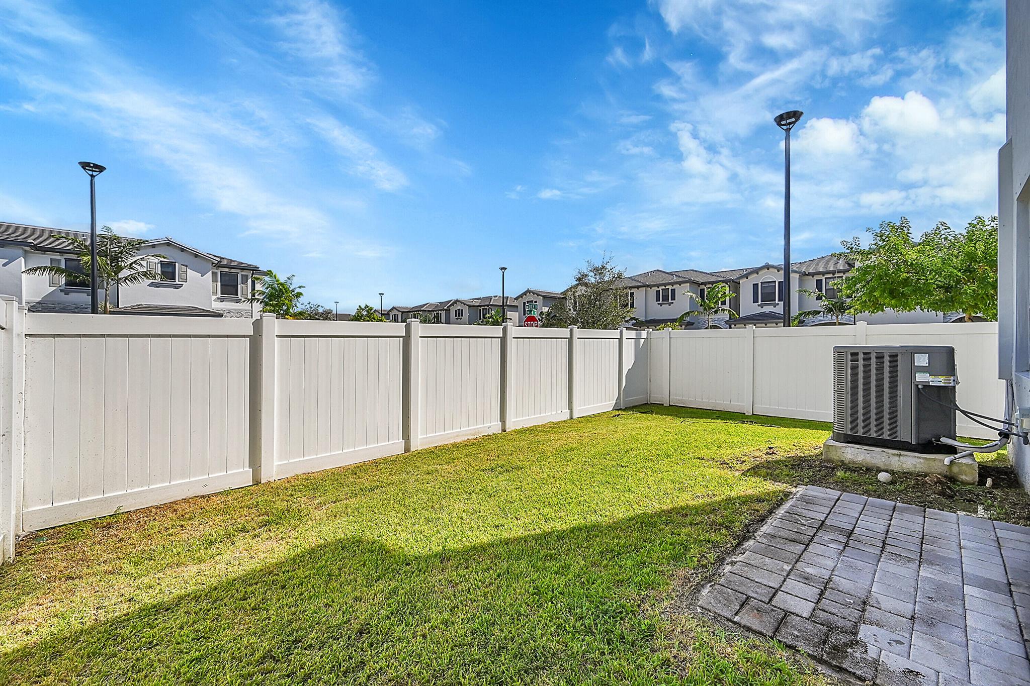 VIEWPOINT AT VISTA LAGO - Residential